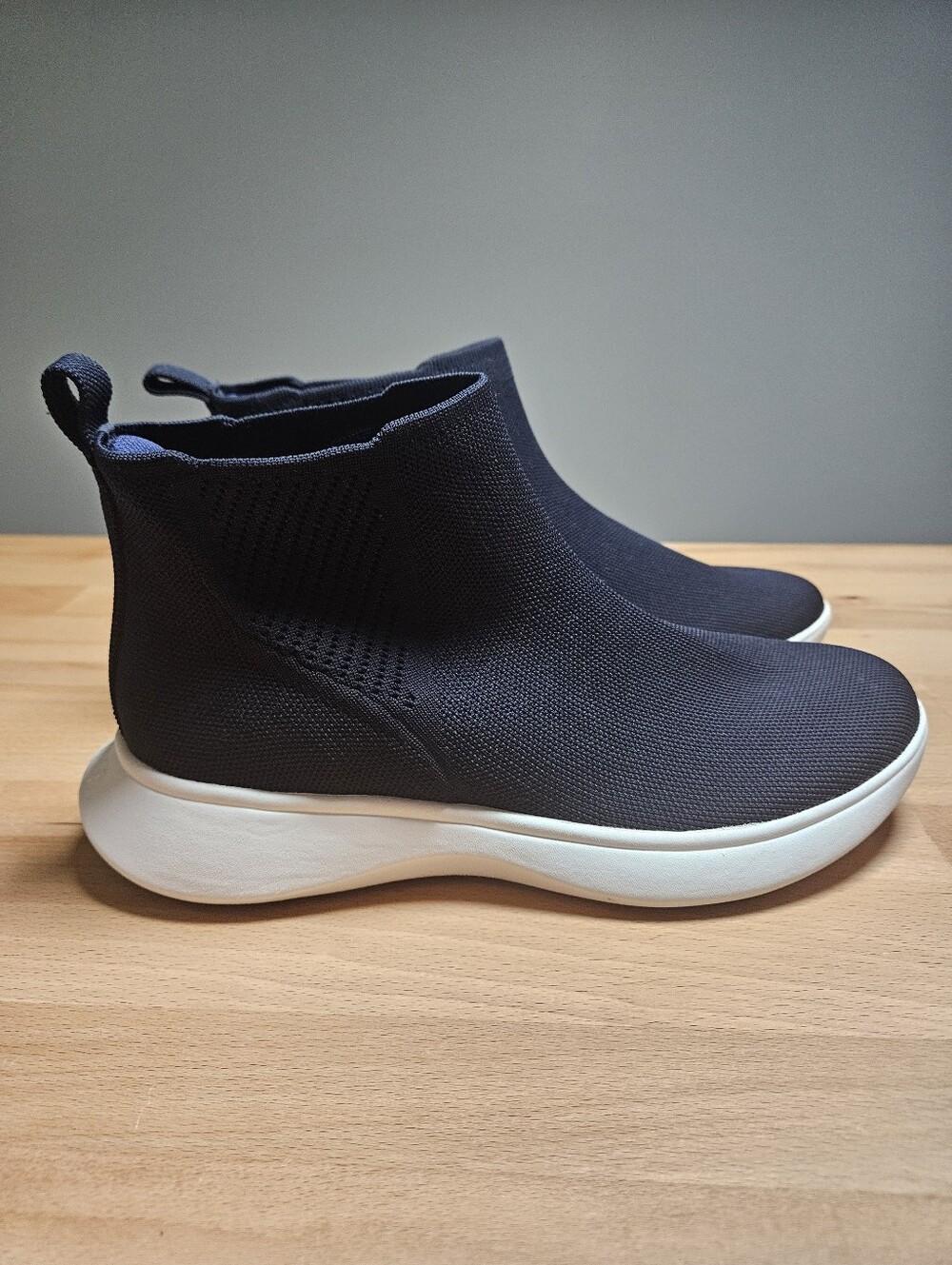 Vivaia Urban Womens Size 41/9.5 Slip On Ankle Urban Boots Navy Knit Waterproof